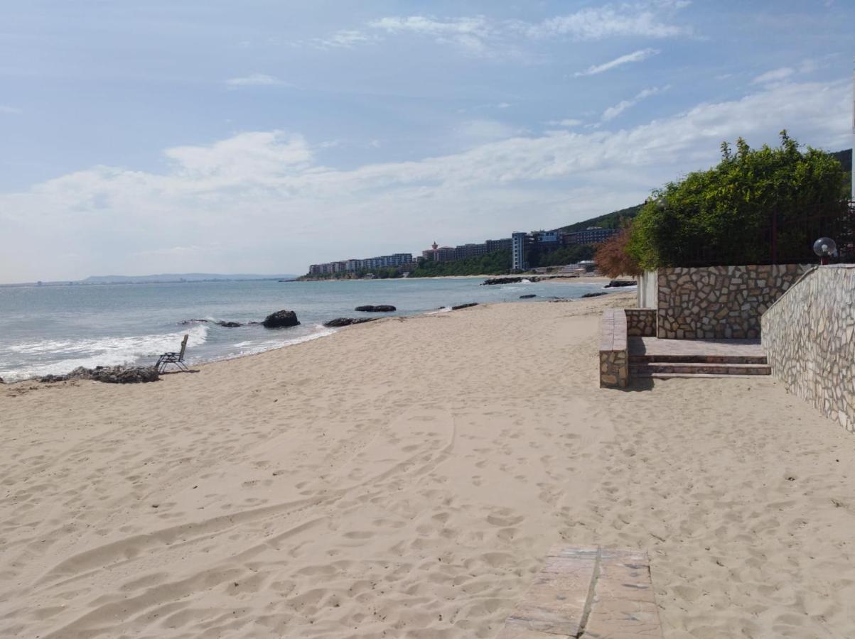 On The Beach Elenite Exterior photo